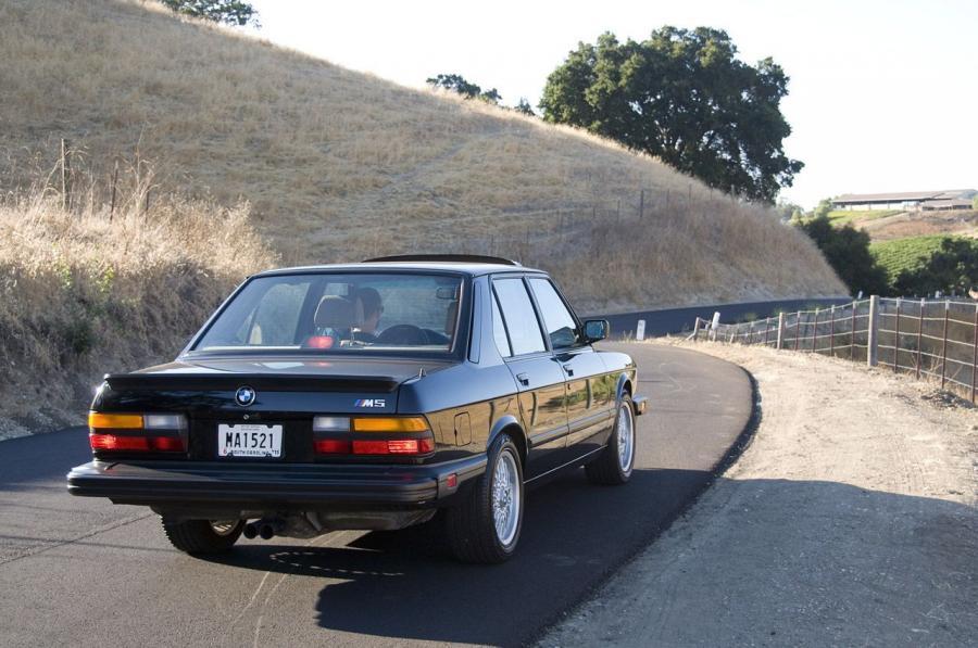  BMW M5 1988 года  (фото 21 из 47)